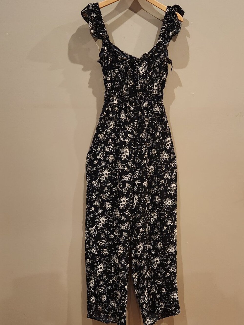 Liberty Love Women's Medium Black Floral Wide Leg Jumpsuit NWT
